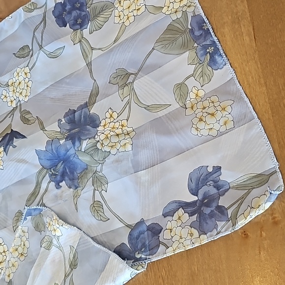 Spring Time Flower Scarf - Picture 4 of 4